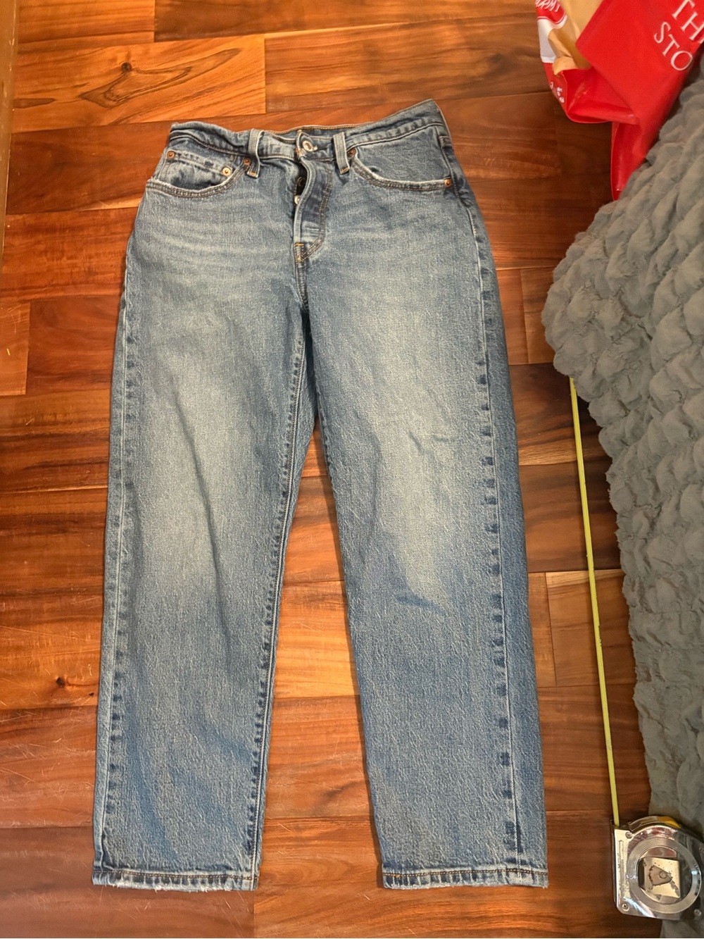 Levi’s Women’s 501 Straight Leg Jeans W27 L26 Medium Wash High Rise Denim (986)